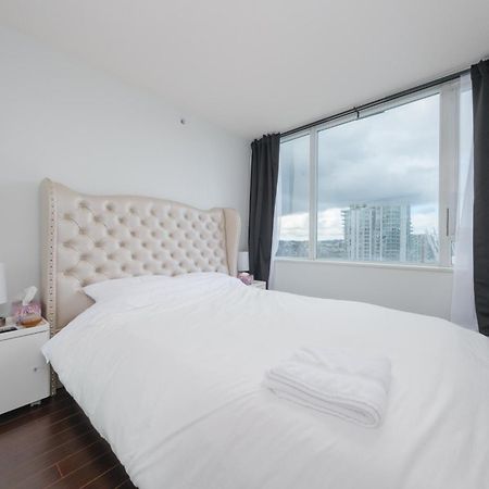 Central 1-Bedroom Apartment With Pool, Jacuzzi & Sauna Ванкувер Экстерьер фото