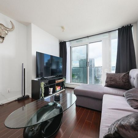 Central 1-Bedroom Apartment With Pool, Jacuzzi & Sauna Ванкувер Экстерьер фото