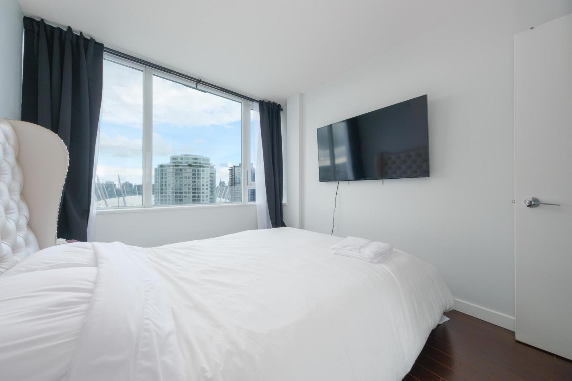 Central 1-Bedroom Apartment With Pool, Jacuzzi & Sauna Ванкувер Экстерьер фото